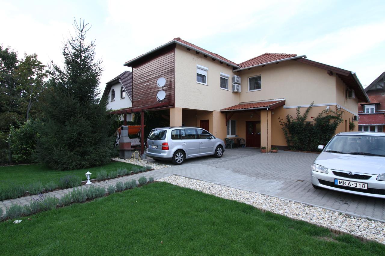 Ilona Apartmanhaz Комаром Екстер'єр фото